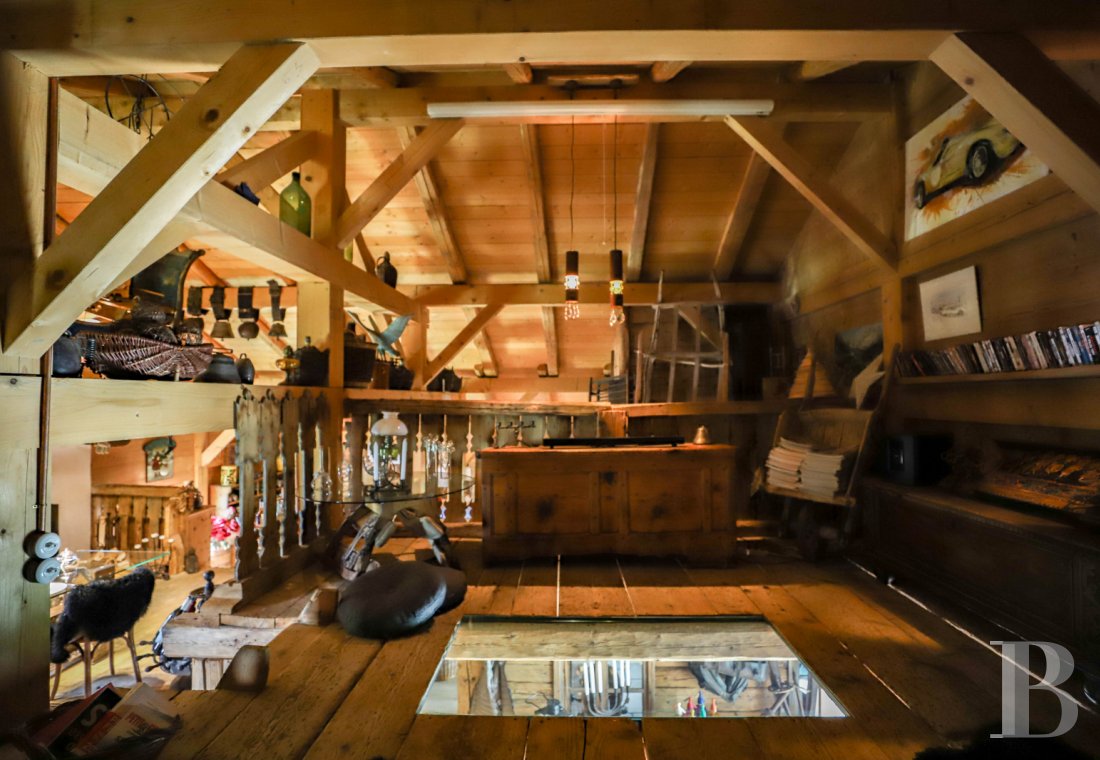 En Haute-Savoie, non loin de Morzine, une grange chalet traditionnelle en plein alpage - photo  n°25